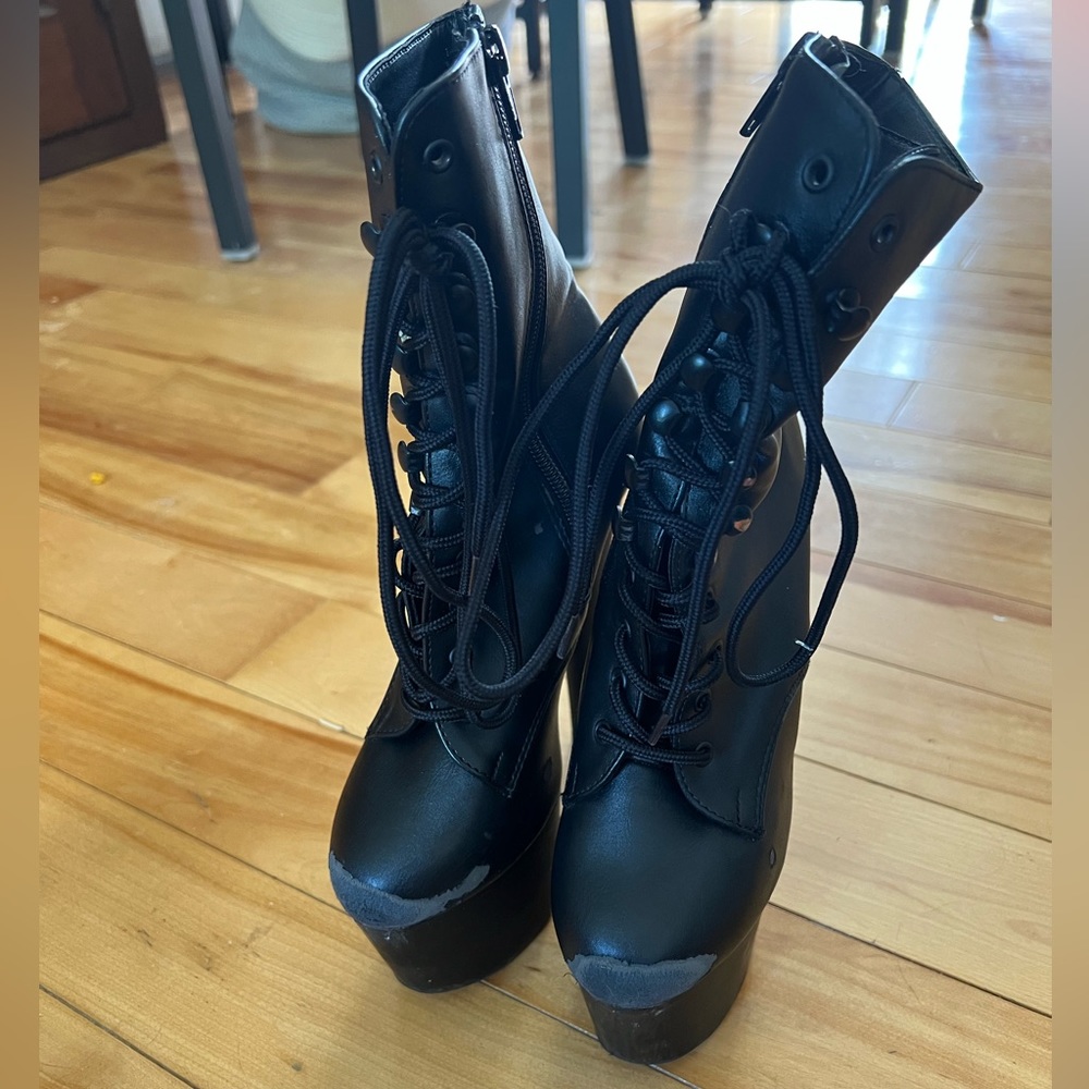 Size 6 Feaux Leather 6 inch Pleaser Heels